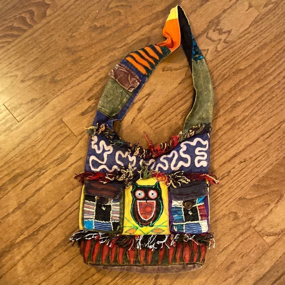 HOBO bag - really cute - zips up in middle too